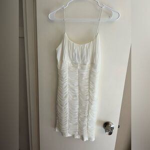Lulu’s white dress